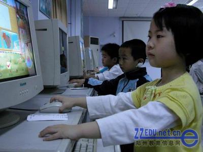 少兒計算機表演賽高手云集擺擂鄭州102中學(xué)